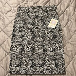 Elegant Black and White Floral Cassie Pencil Skirt